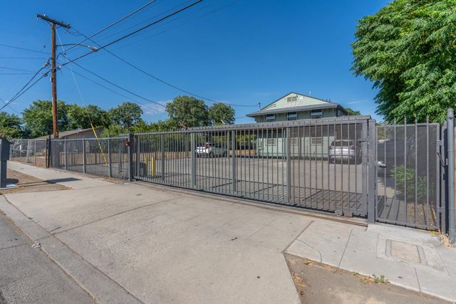 2567 S Rowell Avenue, Fresno, CA 93725