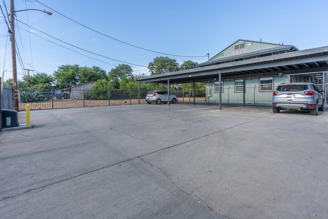 2567 S Rowell Avenue, Fresno, CA 93725