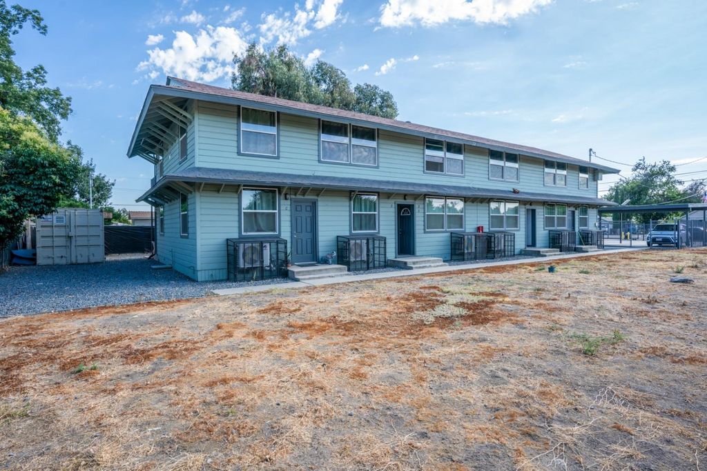 2567 S Rowell Avenue, Fresno, CA 93725