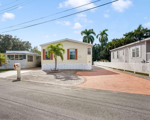 1911 SW 87th Terrace, Davie, FL 33324