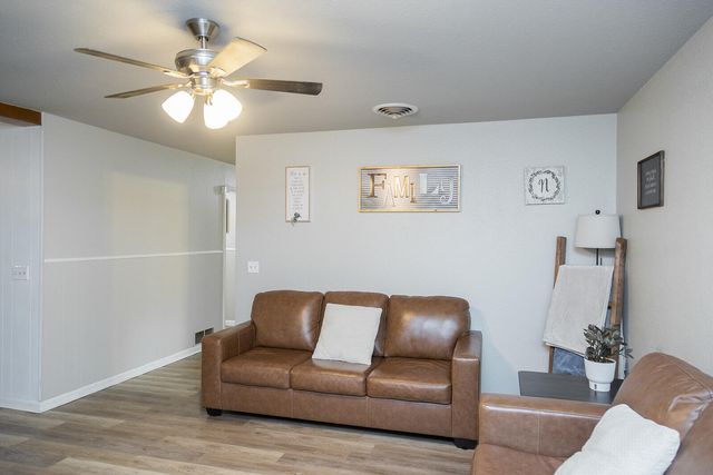 1311 Holiday Drive, Plainview, TX 79072