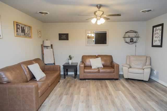 1311 Holiday Drive, Plainview, TX 79072