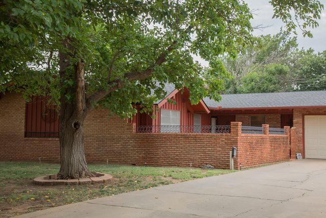 1311 Holiday Drive, Plainview, TX 79072