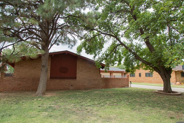 1311 Holiday Drive, Plainview, TX 79072