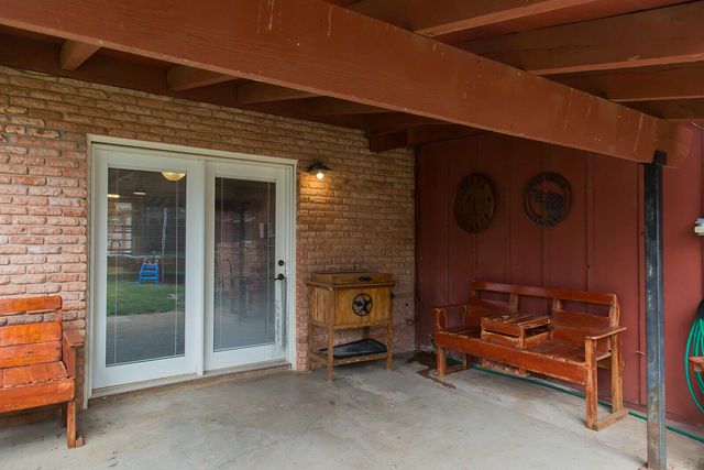 1311 Holiday Drive, Plainview, TX 79072