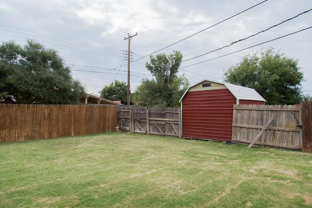 1311 Holiday Drive, Plainview, TX 79072