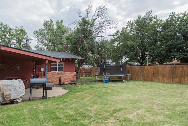 1311 Holiday Drive, Plainview, TX 79072