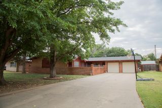1311 Holiday Drive, Plainview, TX 79072