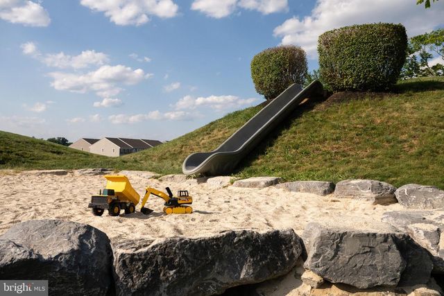 4114 LEROY DR, Mechanicsburg, PA 17055