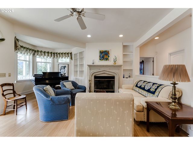 2015 E 43RD Ave, Eugene, OR 97405