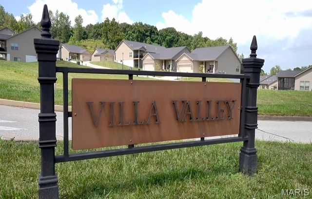 8086 Villa Valley, Caseyville, IL 62232