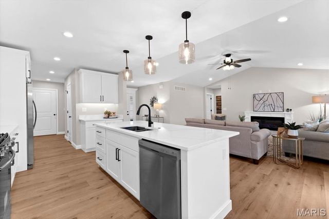 8086 Villa Valley, Caseyville, IL 62232