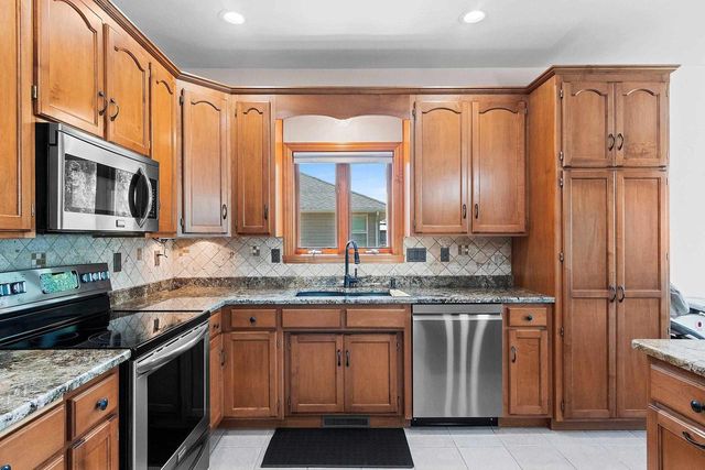 2224 KAYLEE CIRCLE, Green Bay, WI 54311