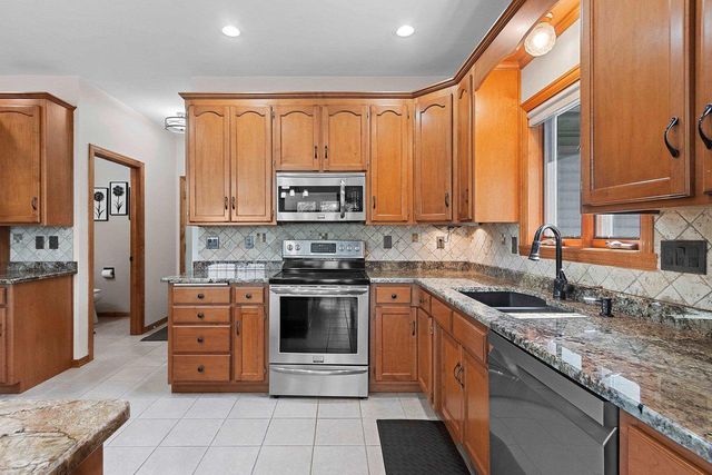 2224 KAYLEE CIRCLE, Green Bay, WI 54311