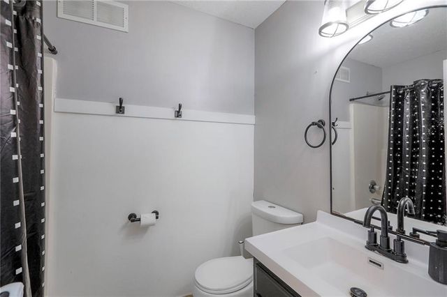 20242 E 17th Street Court N, Independence, MO 64056