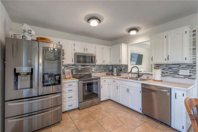 20242 E 17th Street Court N, Independence, MO 64056