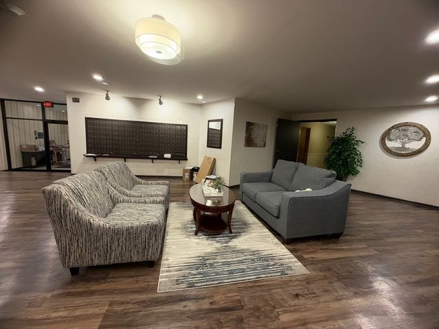 950 E Wilmette Road 121, Palatine, IL 60074
