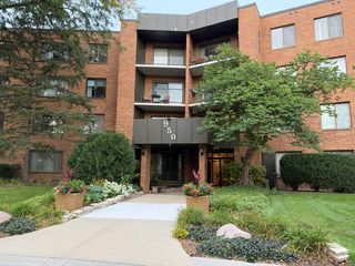 950 E Wilmette Road 121, Palatine, IL 60074