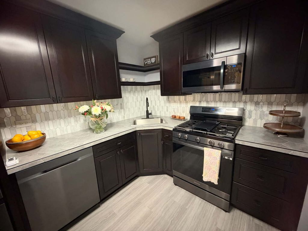 950 E Wilmette Road 121, Palatine, IL 60074 — photo 2