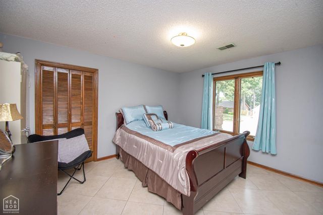 803 Lakeshore Drive E, Jonesboro, AR 72401