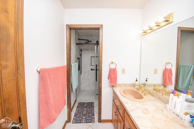 803 Lakeshore Drive E, Jonesboro, AR 72401