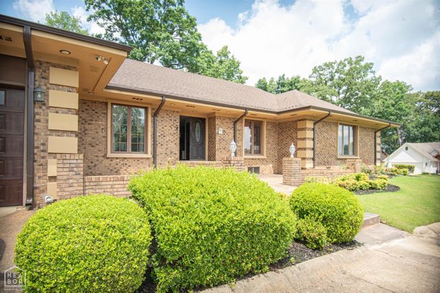 803 Lakeshore Drive E, Jonesboro, AR 72401