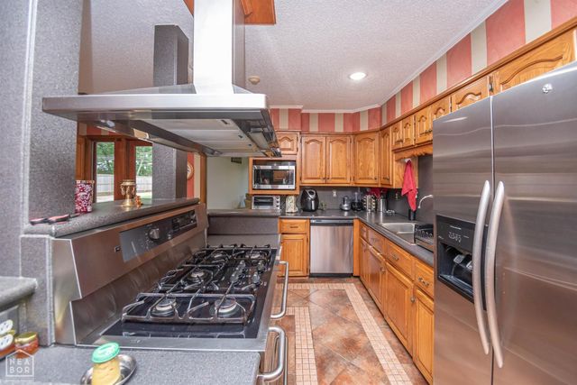 803 Lakeshore Drive E, Jonesboro, AR 72401