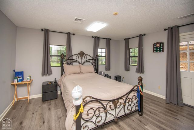 803 Lakeshore Drive E, Jonesboro, AR 72401