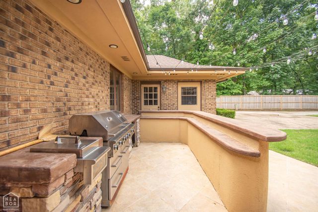 803 Lakeshore Drive E, Jonesboro, AR 72401