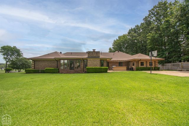 803 Lakeshore Drive E, Jonesboro, AR 72401