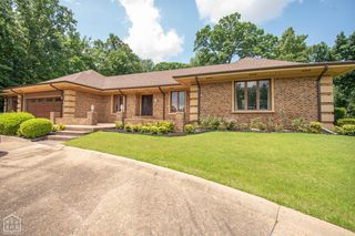 803 Lakeshore Drive E, Jonesboro, AR 72401