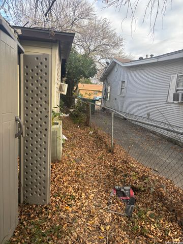 1923 Dahlgreen, San Antonio, TX 78237