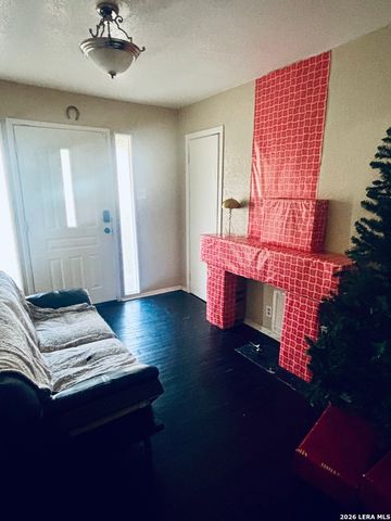 1923 Dahlgreen, San Antonio, TX 78237