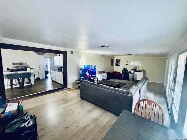 1923 Dahlgreen, San Antonio, TX 78237