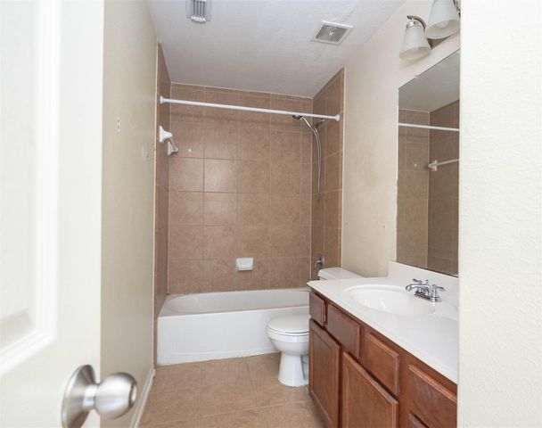 410 Crosby Village Drive, Crosby, TX 77532