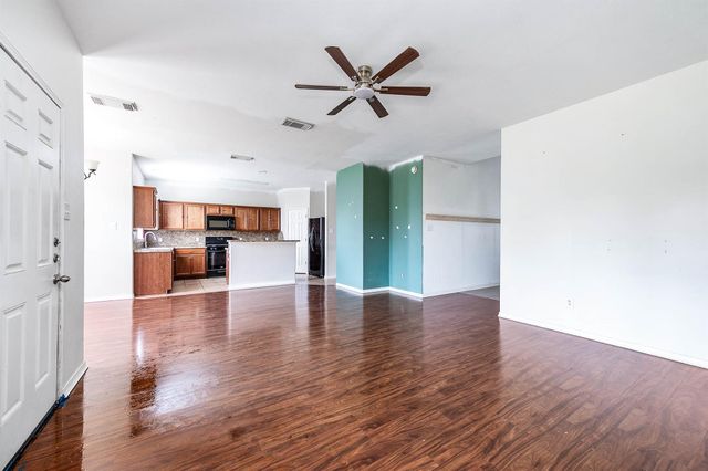 410 Crosby Village Drive, Crosby, TX 77532