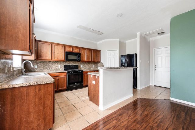 410 Crosby Village Drive, Crosby, TX 77532