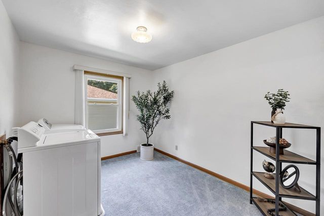 2032 Hillview DRIVE, Green Bay, WI 54302