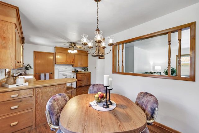 2032 Hillview DRIVE, Green Bay, WI 54302