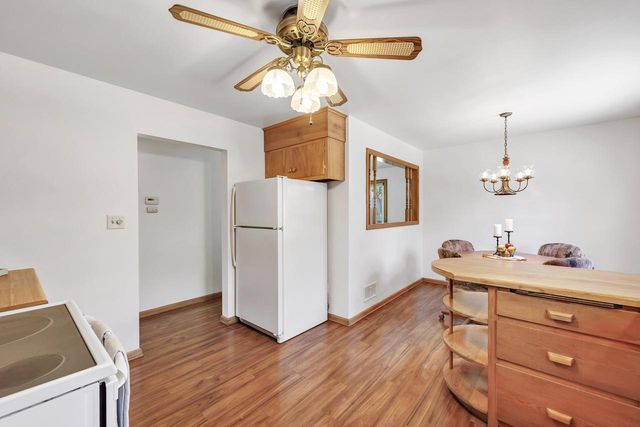 2032 Hillview DRIVE, Green Bay, WI 54302