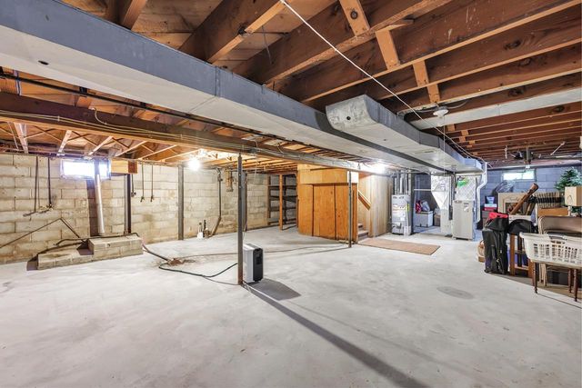2032 Hillview DRIVE, Green Bay, WI 54302