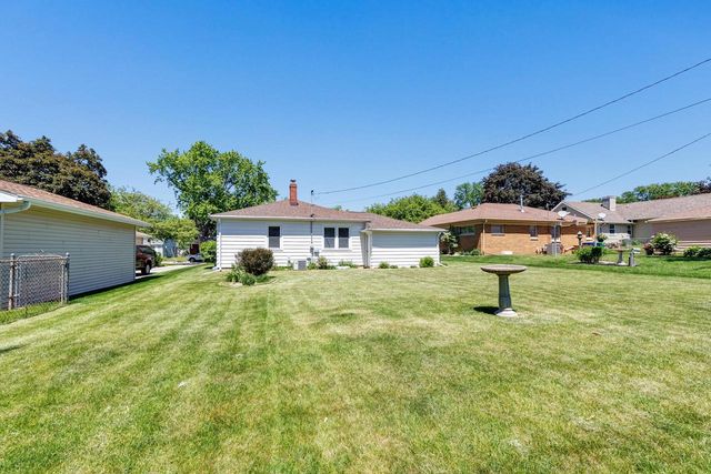 2032 Hillview DRIVE, Green Bay, WI 54302