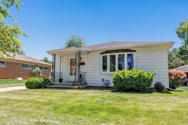2032 Hillview DRIVE, Green Bay, WI 54302