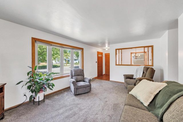 2032 Hillview DRIVE, Green Bay, WI 54302