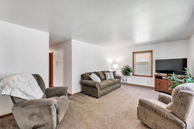 2032 Hillview DRIVE, Green Bay, WI 54302