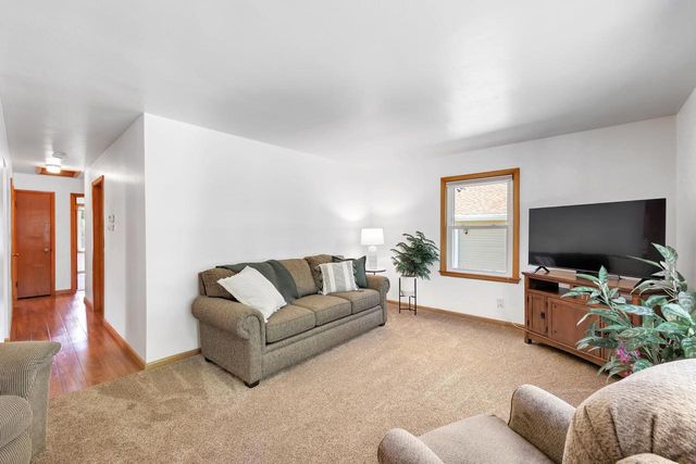 2032 Hillview DRIVE, Green Bay, WI 54302