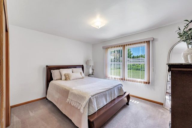 2032 Hillview DRIVE, Green Bay, WI 54302