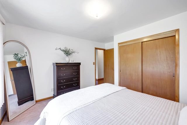 2032 Hillview DRIVE, Green Bay, WI 54302