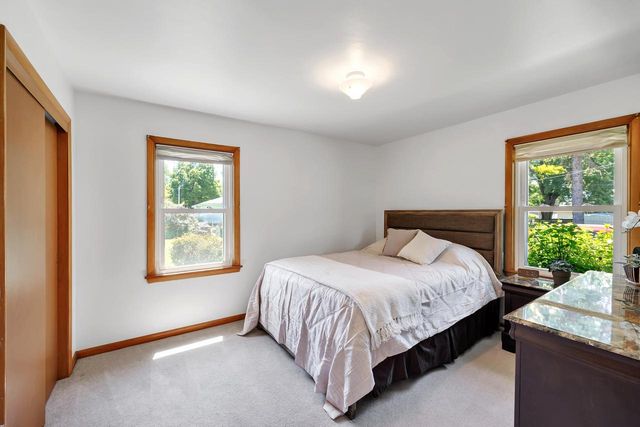 2032 Hillview DRIVE, Green Bay, WI 54302