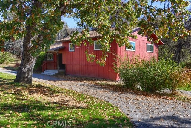 42896 Country Club Drive, Oakhurst, CA 93644